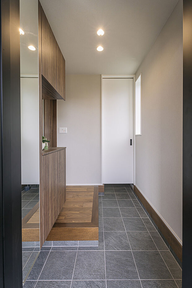 【1号地モデルハウス】収納たっぷりの玄関