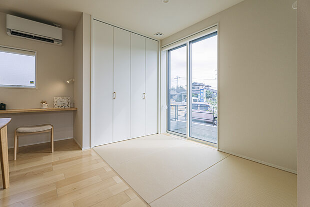 【7号地モデルハウス】キッチン横並びでたたみスペースと書斎があるため、子育て世代にも安心の間取りです◎