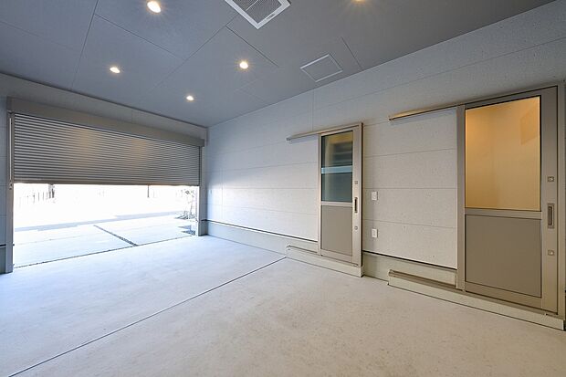 12号地ビルトインガレージ内観写真