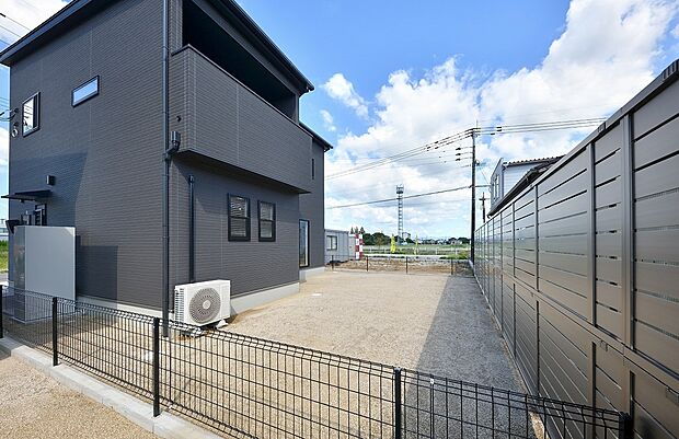 【ユニエクセラン小郡10号地】広いお庭です。人工芝など敷いて、お家キャンプも出来ますよ