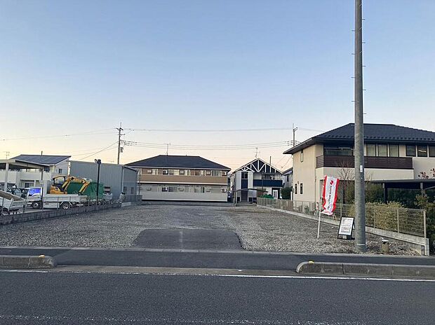 徒歩圏内に学校があり安心の住環境です。
区画No.1は建売住宅を建築予定です。
現地(2025年12月)撮影