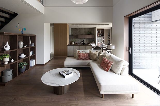 【展示場】【埼玉 三郷展示場】2×8の高気密・高断熱の住まいをご体感いただけます。吹き抜けにより明るく開放的なリビングです。
■住所:〒341-0050 埼玉県三郷市ピアラシティ2-7-6(三郷ハウジングステージ内)
■TEL:048-953-9575 ■営業時間:10:00~18:00
■定休日:火曜・水曜(祝日の場合は営業)