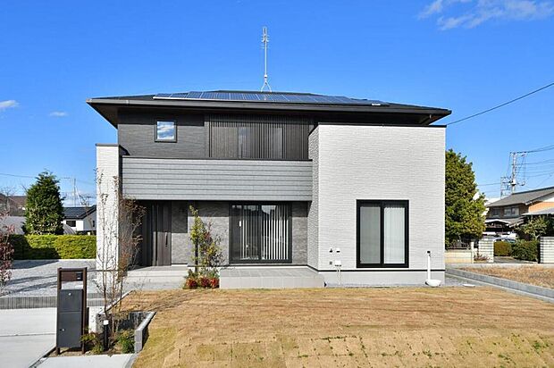 【モデルハウス写真】【加須南大桑分譲地 モデルハウス】
当社別分譲地内にある吹き抜けが心地よい大空間リビングのモデルハウスを公開しております!ぜひ一度ご見学ください。