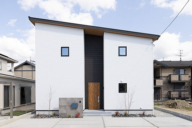 【■フォレストフィール縄手モデルハウス(完売)】●外観