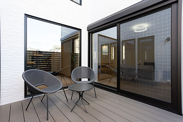 【■フォレストフィール縄手 モデルハウス(完売)】●内観:ウッドデッキ