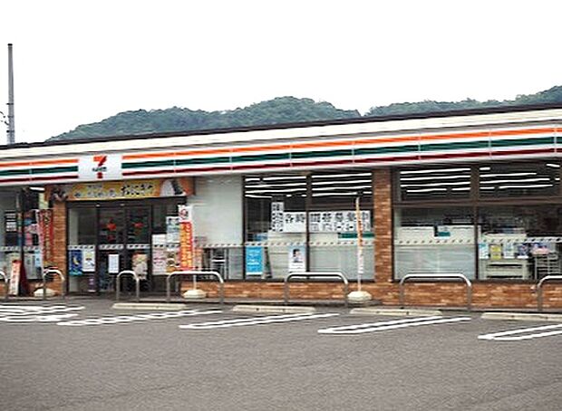 セブンイレブン斑鳩龍田店(約970m)