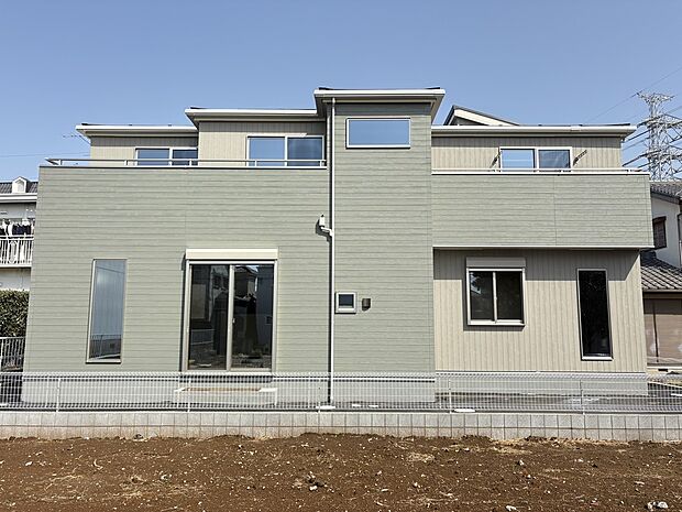 人気の四街道エリアに、3,580万円の新築物件が登場!
各居室収納完備のおしゃれな戸建です!