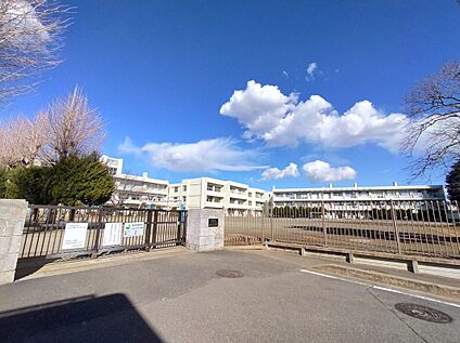 土気小学校 約130ｍ～約335ｍ(徒歩2分～徒歩5分)