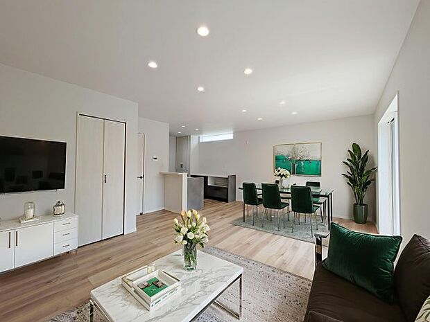 【LDＫ】 16.5帖のLDKなので、ソファやダイニングテーブルを置いてもゆとりあるスペースです！ ※家具はイメージです。