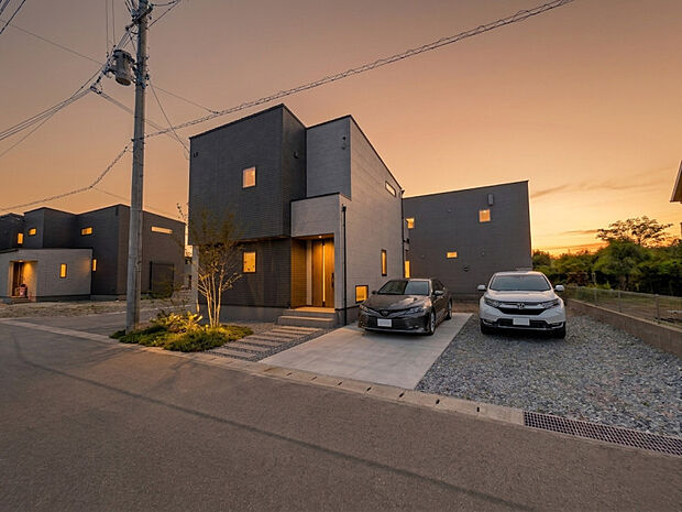 13号地｜建物完成しました！　駐車は並列2台可能です♪　※外構はイメージです。