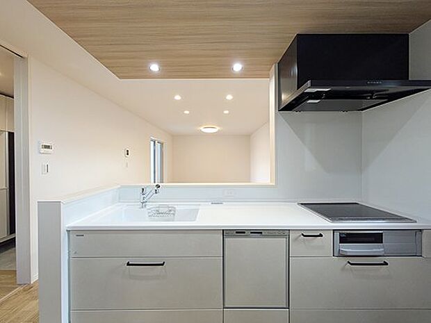 【キッチン】【キッチン】 ホーロー加工の幅2550のキッチン。お子様とお料理するにもゆとりがあります♪傷がつきにくいのも特徴♪