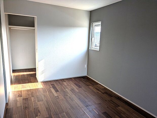 【洋室】【洋室】2階7.5帖洋室　W.I.C付き♪