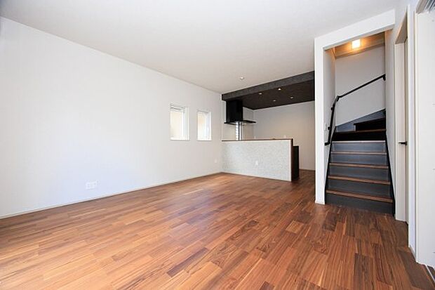 【居間・リビング】【LDK】1階16帖LDK