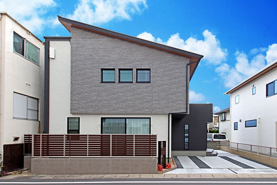 ◆1号地モデルハウス◆
シンプルモダンの外観。
動線を家の中心にまとめた、ゆとりある暮らしができるお家。