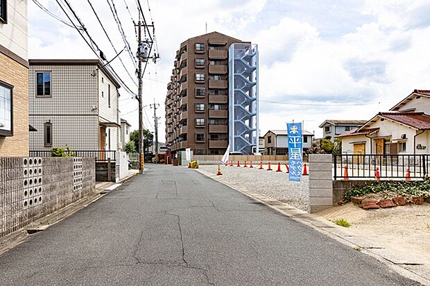 ◆前面道路◆
東側:市道 関8号線 約6m
東側は幅員約6mの市道に面した、ゆとりある接道。車の出入りがしやすく、毎日の通勤やお出かけも快適です。