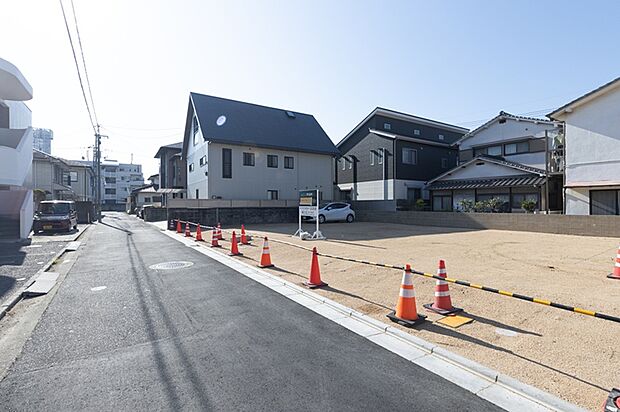 【◆前面道路◆】東側：市道　伊島町34号線　約4ｍ