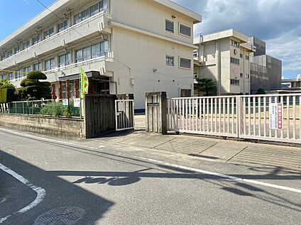 岡山市立宇野小学校 340m(徒歩5分)