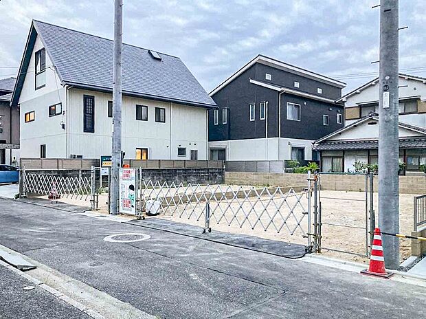 【◆前面道路◆】東側：市道　伊島町34号線　約4ｍ
（2026年5月30日撮影）