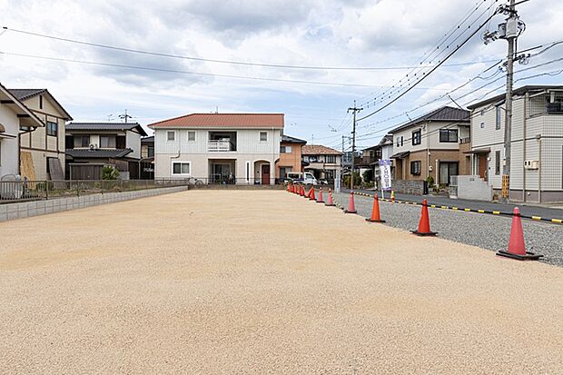 【◆現地土地写真◆】利便性を身近に感じながら、落ち着いた住環境でのびのびと暮らせるのも関エリアの魅力。