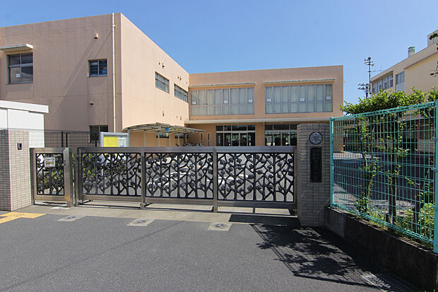 前川小学校（約1,000m）