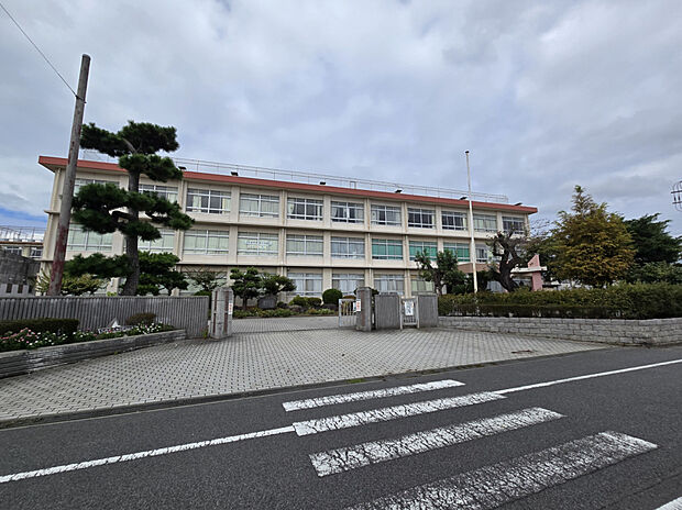 春日野中学校（約750m）