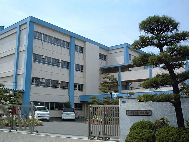 茅ヶ崎市立香川小学校（約450m）