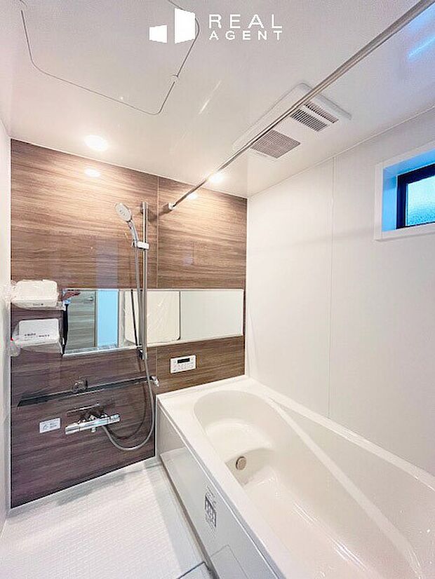 『B号棟浴室』
足を伸ばして入浴できるバスタブで一日の疲れを癒す優雅な時間をお過ごしいただけます。