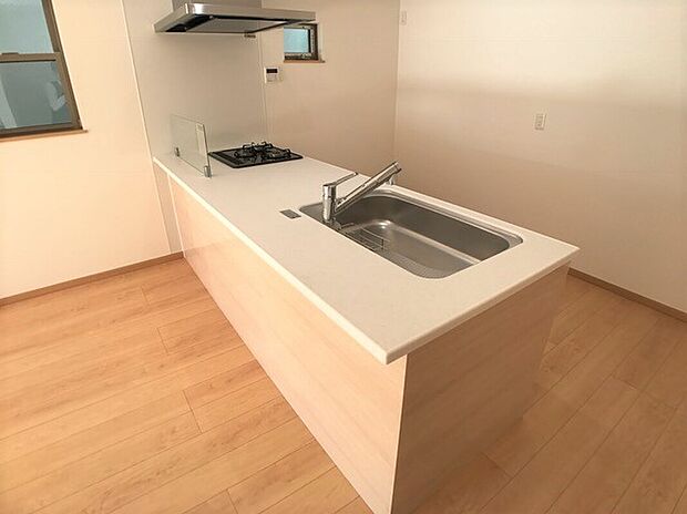 同仕様完成施工例。生活を豊かにする充実の設備・仕様。心落ち着くカラーの内装。ショールームにて、実際の仕様をご確認頂けます。お気軽にお問い合わせください。