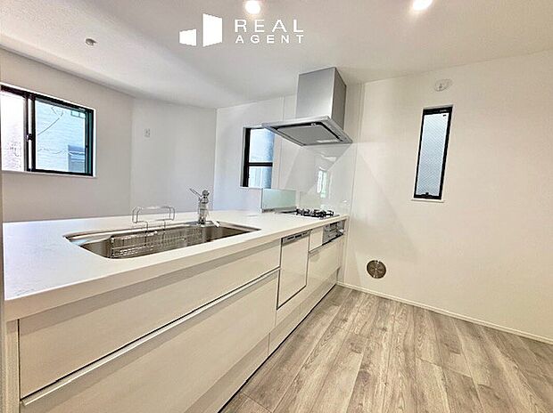 『同仕様完成施工例』
生活を豊かにする充実の設備・仕様。心落ち着くカラーの内装。
ショールームにて、実際の仕様をご確認頂けます。お気軽にお問い合わせください。