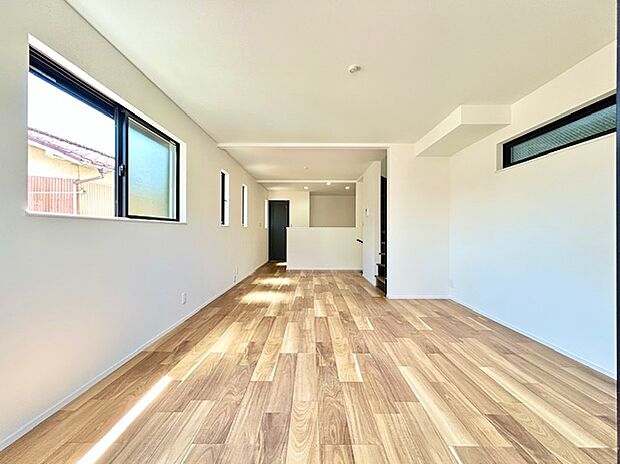 『同仕様完成施工例』
生活を豊かにする充実の設備・仕様。心落ち着くカラーの内装。
ショールームにて、実際の仕様をご確認頂けます。お気軽にお問い合わせください。