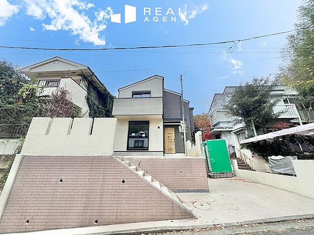 【現地撮影】第一種低層住居専用地域のため、穏やかで閑静な住宅地です。ひな壇のため2階バルコニーからの眺望も◎