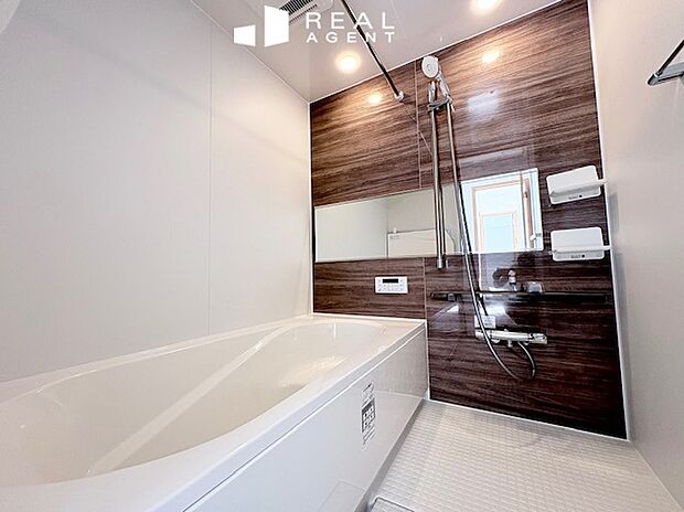 【B号棟浴室】一日の疲れを癒す浴室は落ち着いたカラー採用によりゆっくりとお過ごしいただけます