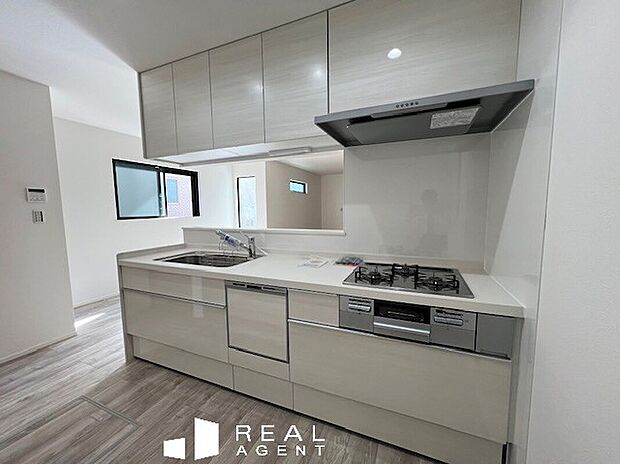 【C号棟キッチン】ゆとりのあるキッチンはご家族と並んでお料理も可能!