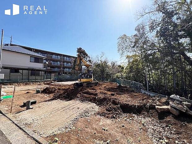 【現地撮影】第一種低層住居専用地域で閑静な住環境。徒歩約13分の「永田みなみ台公園」には遊具が豊富なログハウスもございます。幼稚園、小学校も徒歩約10分なので子育て世帯に嬉しい立地。