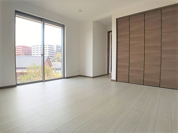 【同仕様完成施工例】生活を豊かにする充実の設備・仕様。心落ち着くカラーの内装。
ショールームにて、実際の仕様をご確認頂けます。お気軽にお問い合わせください。