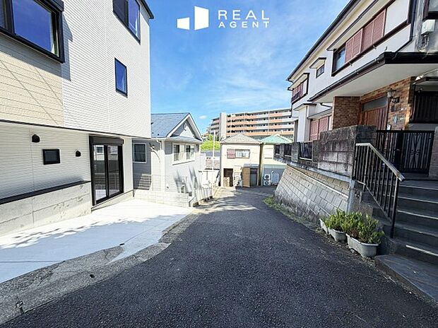 【現地前面道路】現地までのアプローチをしっかりとご説明させて頂きます。お車と徒歩のアプローチをご一緒しますので、なんなりとご質問下さい♪