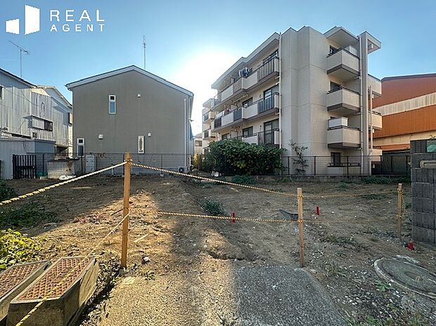 【現地撮影】住環境が整った暮らしやすい立地に、上質感に満ちた外観、機能性・デザイン性に富んだ設備・仕様。理想のすまいをご提案させていただきます。