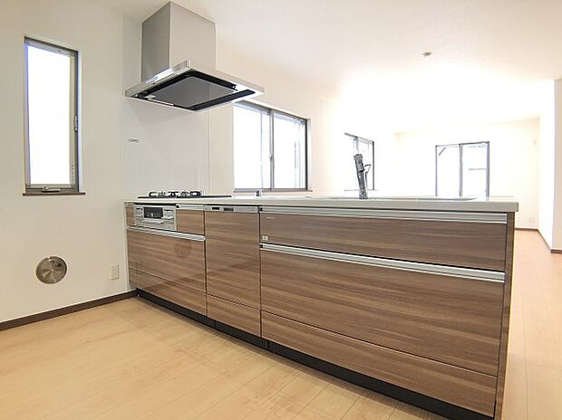 【同仕様完成施工例】生活を豊かにする充実の設備・仕様。心落ち着くカラーの内装。
ショールームにて、実際の仕様をご確認頂けます。お気軽にお問い合わせください。