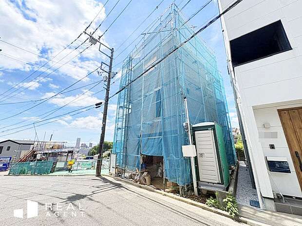 【現地撮影】ゆったりとした間取り、充実の収納・設備、たっぷりの採光などいいとこどりのお家。多様なライフスタイルに合い、お家時間をお楽しみいただけます。