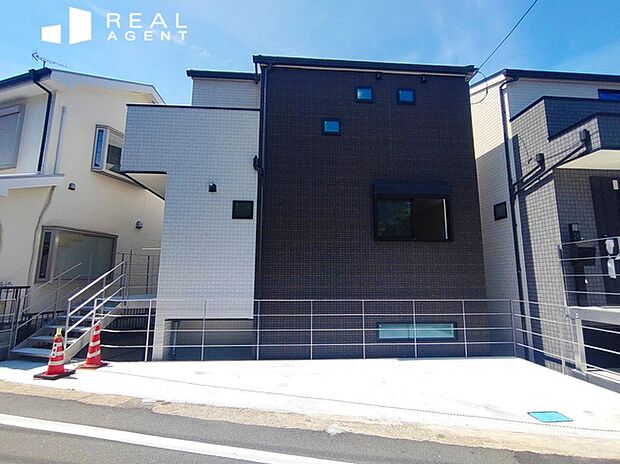 【現地外観】大船駅徒歩約15分！交通・生活利便性に優れた住環境。大船駅直結のショッピングモールもございます♪