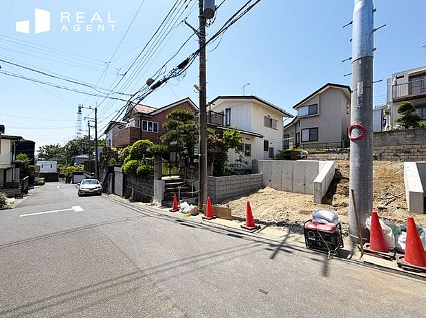 【現地前面道路】現地までのアプローチをしっかりとご説明させて頂きます。お車と徒歩のアプローチをご一緒しますので、なんなりとご質問下さい♪