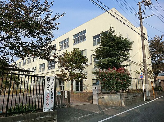 横浜市立桜台小学校(約400m)