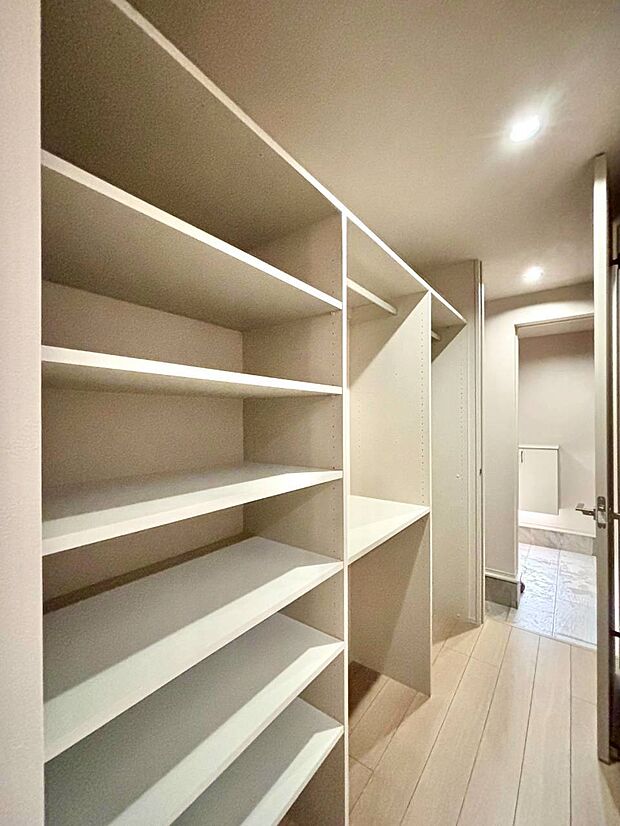 【収納】6号地モデルハウス 『洗う・干す・取り込む・仕舞う』が最短距離で完結。ファミリークローゼットが、忙しい毎日にゆとりを生み出します。