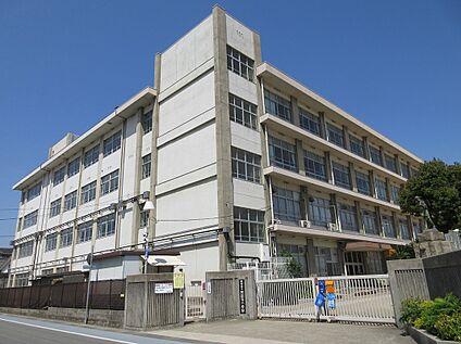 英賀保小学校 約840ｍ(徒歩11分)