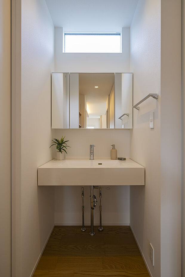 【造作洗面台】シンプルなミラタップの造作洗面台。