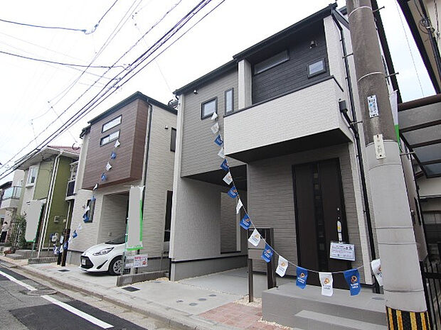 外観　左から2号棟・1号棟　～長期優良住宅取得～「長く安心して住める家」