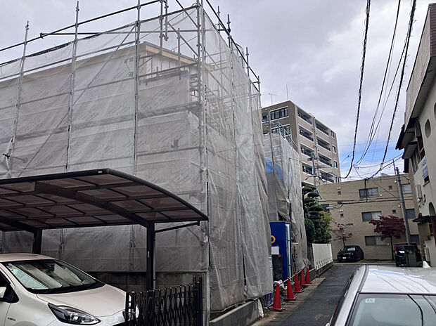 【外観　左1号棟・右2号棟】現地写真　2025年11月上旬完成予定　2026年1月中旬