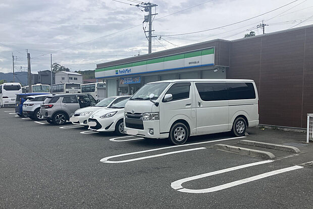 ファミリーマート福岡早良脇山店（約1,500m）