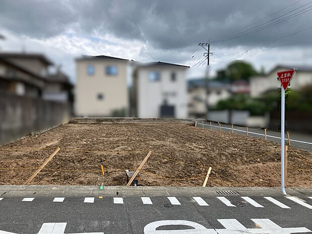 【現地写真】撮影時:2026年6月下旬建物完成予定:2026年11月上旬