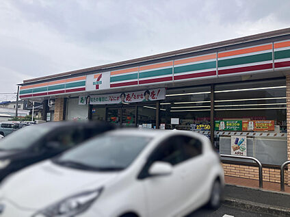 セブンイレブン梅が丘店 252m